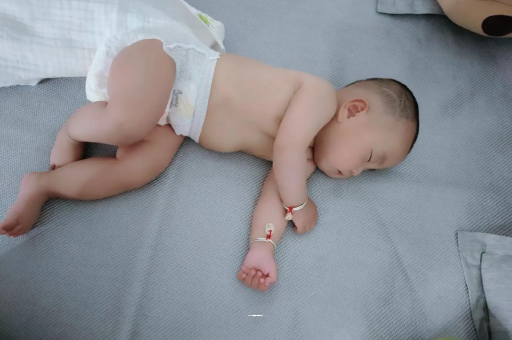 扬中没满月的宝宝